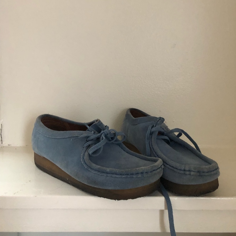 Men’s size 9 Clarks wallabies